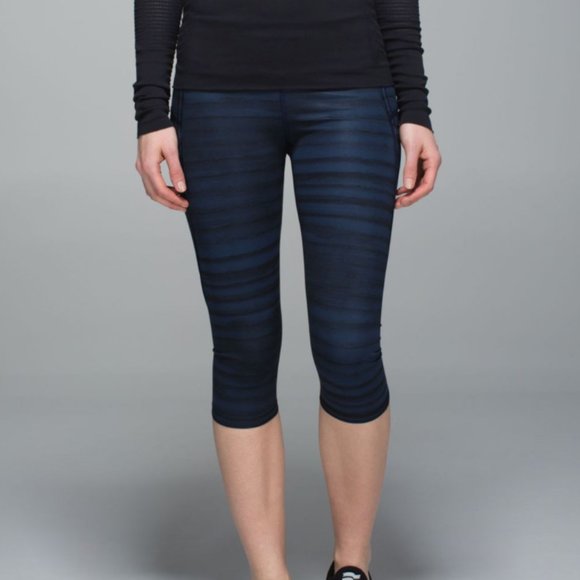 Lululemon Top Speed Crop (Good Vibes Deep Navy Black/Black) - Size 8 - Picture 2 of 11